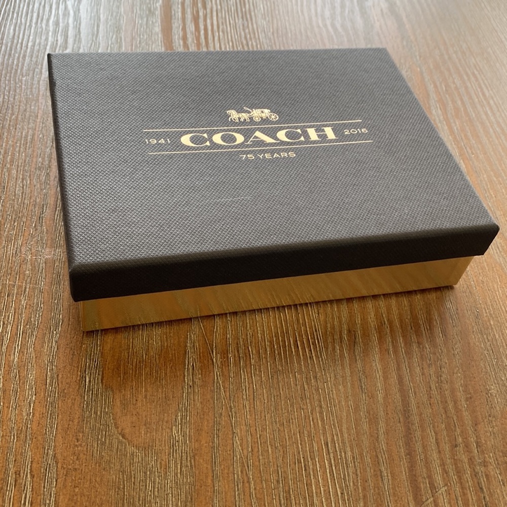 Coach Gift Box - Picture 2 of 7